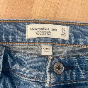 Abercrombie & Fitch Curve Love The ‘90s Straight Ultra High Rise Jeans